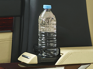 カップホルダー（左右アームレスト）