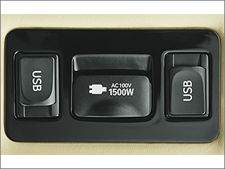 アクセサリーコンセント／USB充電端子