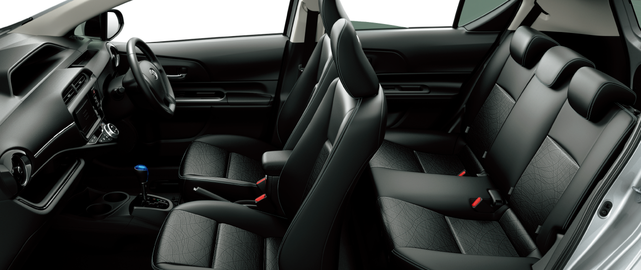 G“ブラックソフトレザーセレクション”内装色はブラックソフトレザー(合成皮革シート表皮)。