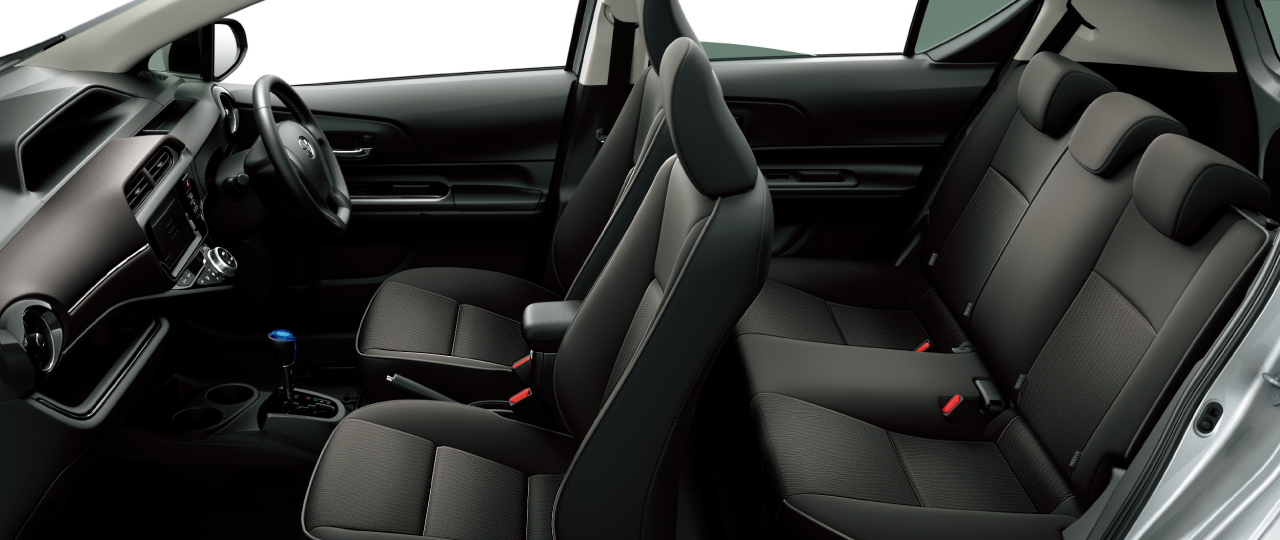 G内装色はディープブラウン(スエード調ファブリック)。