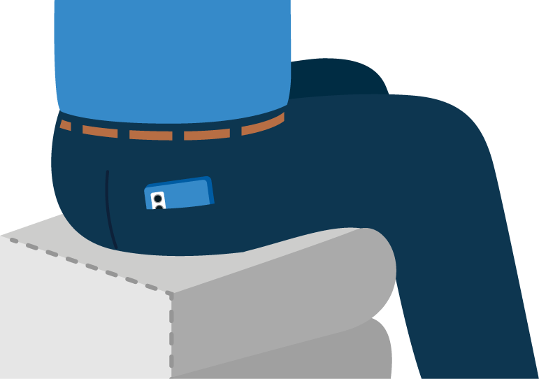 座席に座っている状態でお尻のポケットに入れてスマホが隠れている状態