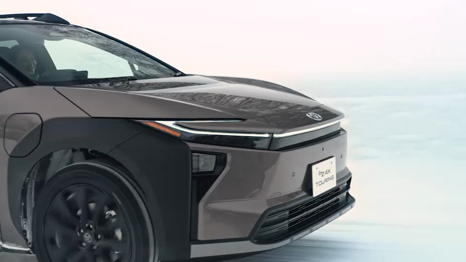 SWITCH ON YOUR LIFE WITH bZ4X | トヨタ自動車WEBサイト