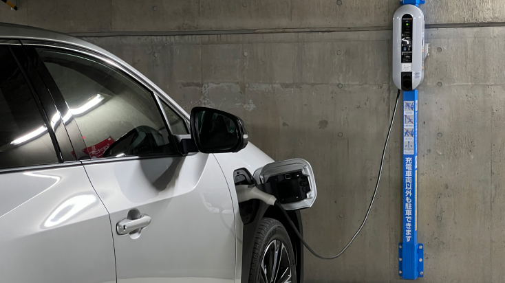 帰宅時にケーブルをつなげば翌朝には満充電充電の使い勝手はスマホ感覚