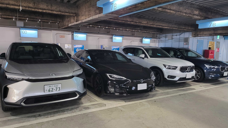 帰宅時にケーブルをつなげば翌朝には満充電充電の使い勝手はスマホ感覚