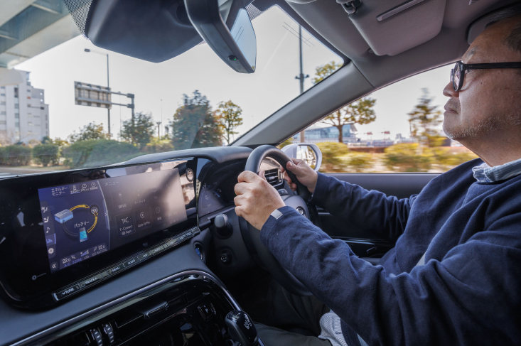 高級感のある乗り心地が好印象自分の使い方にはFCEVが合っている