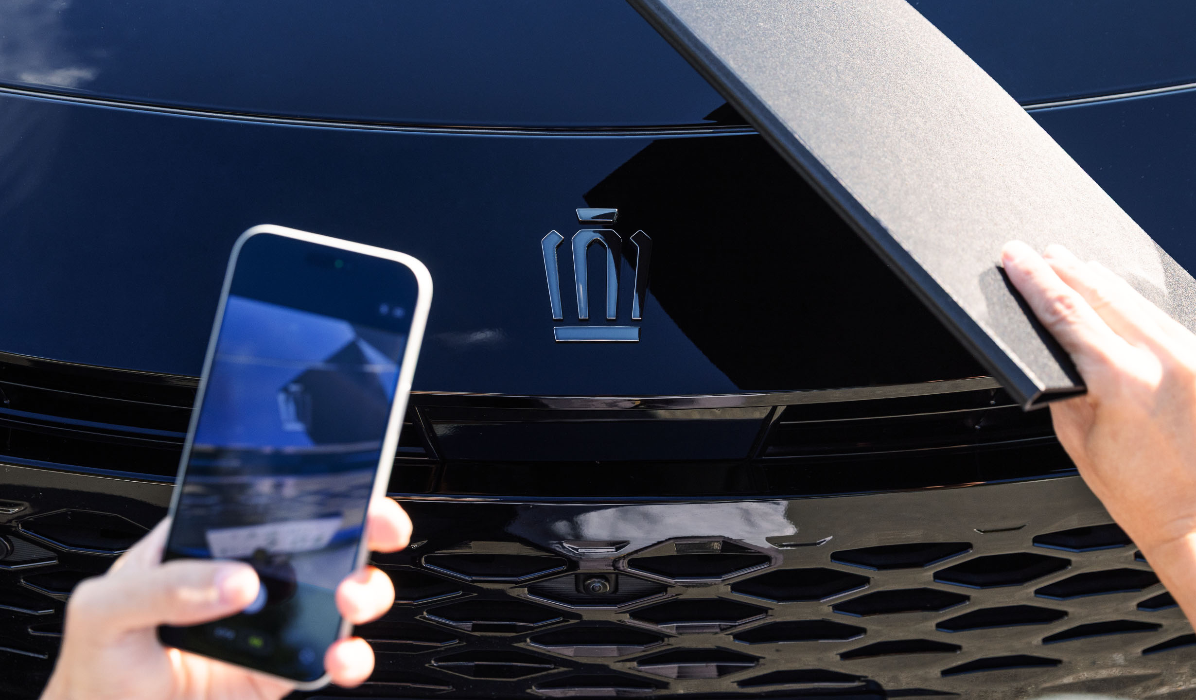 被写体に対して斜めに影を入れるとシャープな印象に