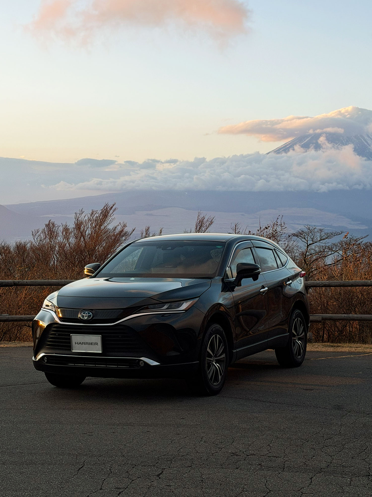 構図が意識され<br class="only-sp">景色も入っています◯<br>でもちょっとクルマが大きめ？<br>ここからさらにカッコいい写真に<br class="only-sp">調整してきましょう！