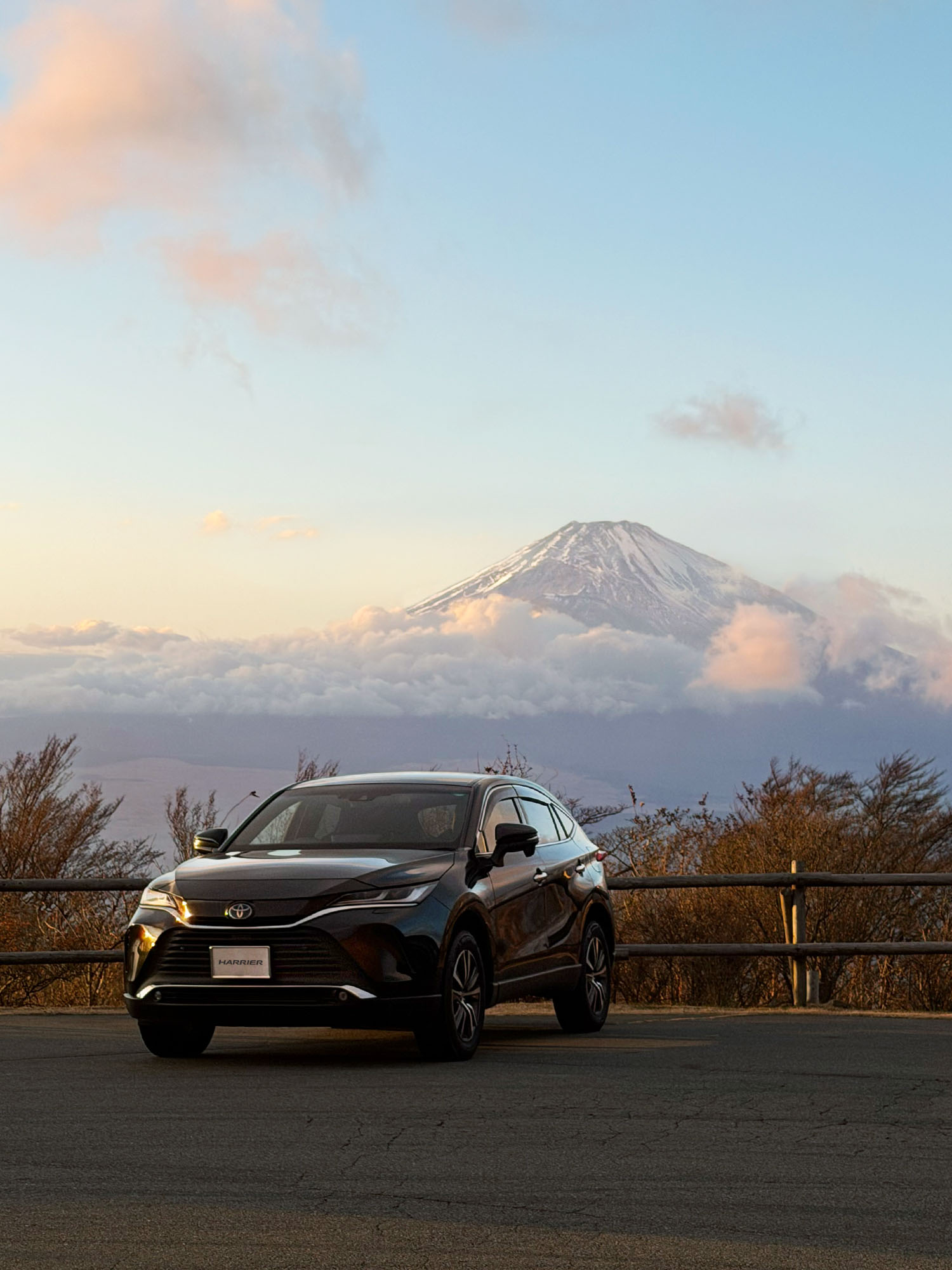 景色とのバランスを意識して、<br class="only-sp">かっこいいクルマも<br>綺麗な景色も伝わる<br class="only-sp">写真に仕上がりました◎