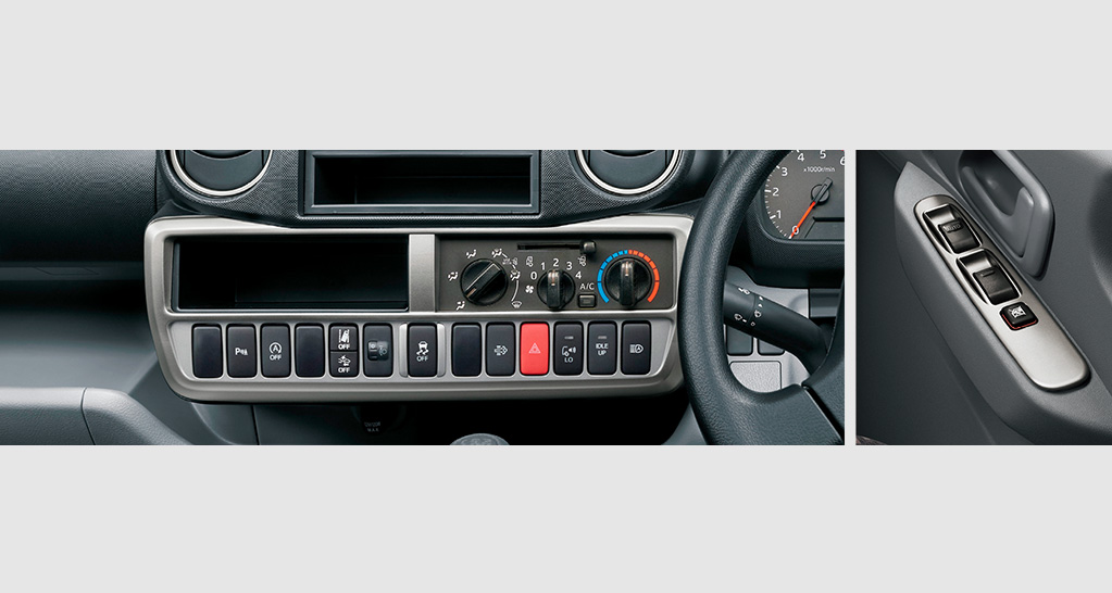 シルバー塗装インパネセンタークラスター