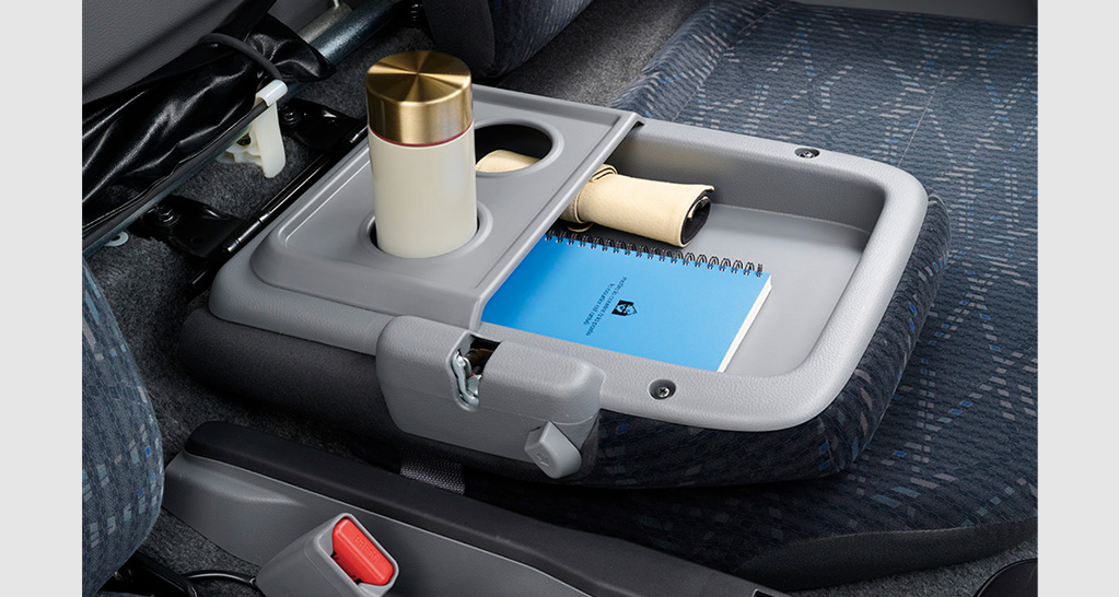 助手席分割式シート＆センターシートバックトレイ