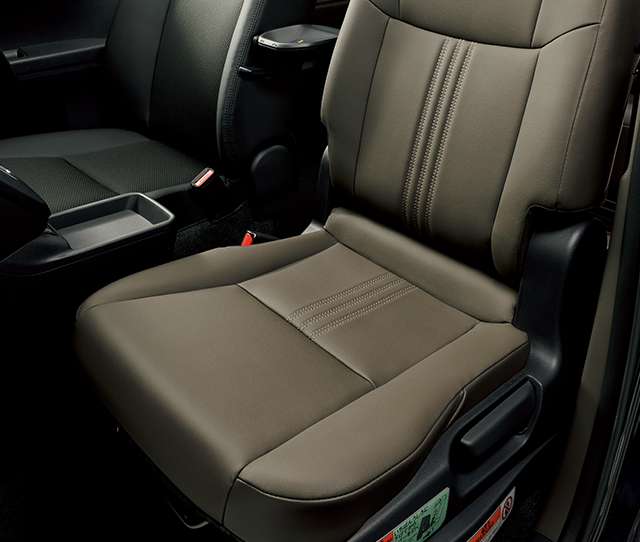 トヨタ ジャパンタクシー 室内 インテリア 室内空間 室内装備 トヨタ自動車webサイト