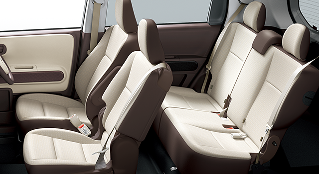 内装色はフロマージュ。