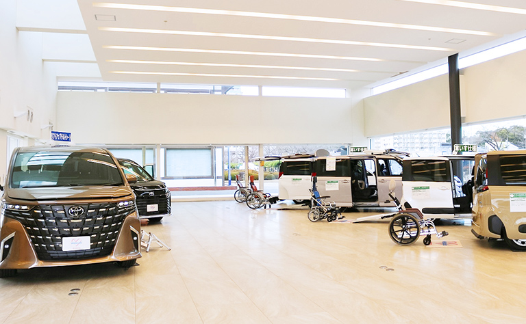 ハイエース車いす仕様車後付け用品「レステップ」