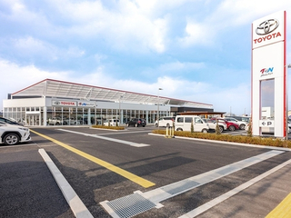 青森トヨタ自動車 TwiN Plaza八戸店の外観写真