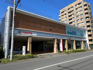 トヨタモビリティ東京 府中若松町店の外観写真