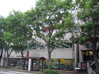 愛知トヨタ自動車 中店の外観写真