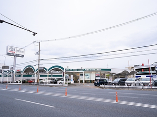 大阪トヨペット 寝屋川店の外観写真