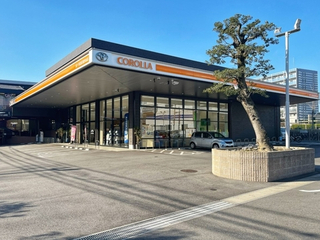 トヨタカローラ名古屋 日進竹の山店の外観写真