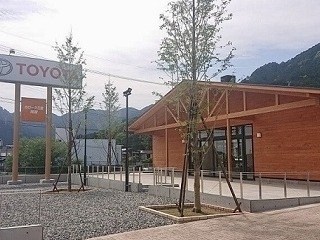 トヨタカローラ三重 尾鷲店の外観写真