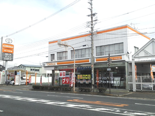 トヨタカローラ大阪 畷店の外観写真