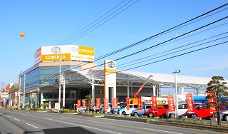 トヨタカローラ愛媛 中央通店の外観写真