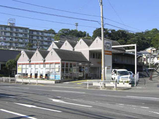 トヨタカローラ長崎 南長崎店の外観写真