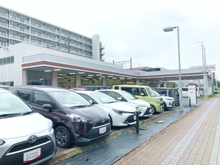 トヨタS＆D西東京 U-Car八王子堀之内店の外観写真