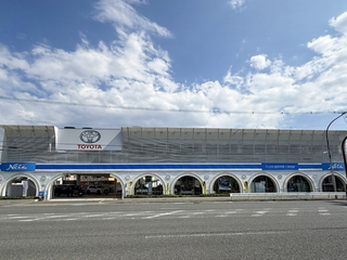 ネッツトヨタ大阪 仁和寺店の外観写真