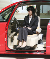 �V�[�g���d���Ŏ����グ���A��]���A�ԓ��ցB